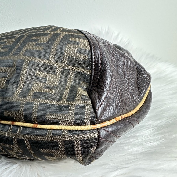 🛑SOLD🛑Fendi monogram spy bag - Picture 5 of 12